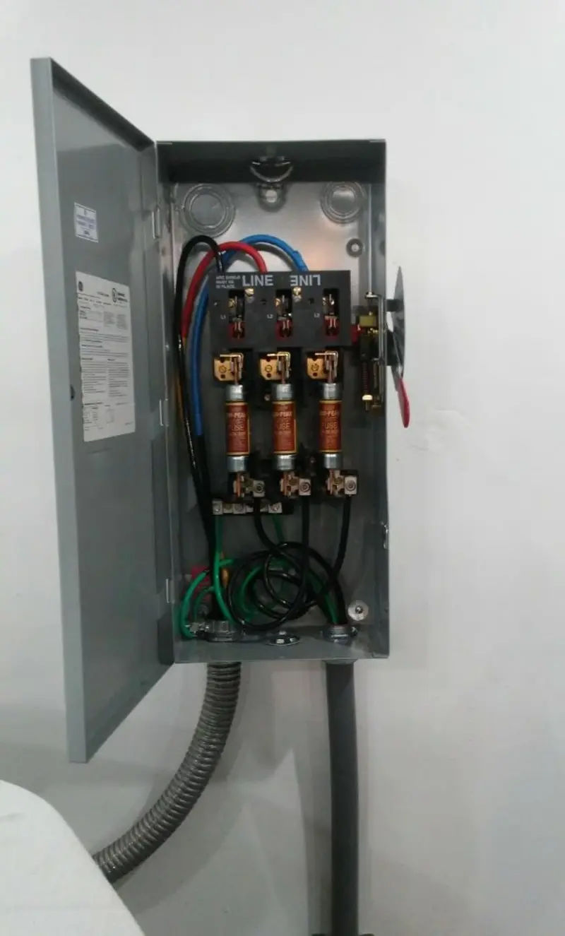 Three-phase disconnect switch installed for Smoke Detector Installation in Elberton